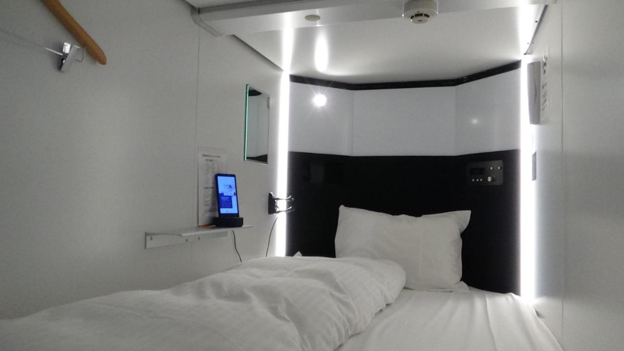 Hearts Capsule Hotel & Spa Hakata Фукуока Екстер'єр фото